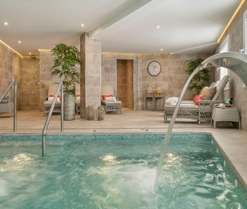 SPA EN PLENA MONTAÑA  Vincci Selección Rumaykiyya Granada