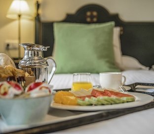 Desayuno Room Service  Vincci Selección Rumaykiyya Granada