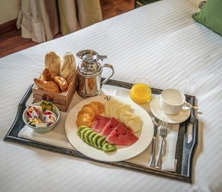 Desayuno Room Service  Vincci Selección Rumaykiyya Granada