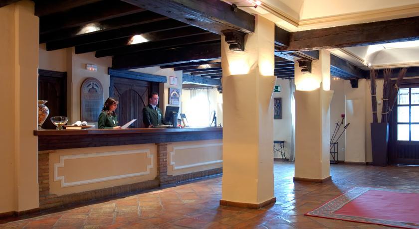 Recepción 24 Horas Vincci Selección Rumaykiyya 5* Granada Recepción 24 Horas Vincci Selección Rumaykiyya 5* Granada