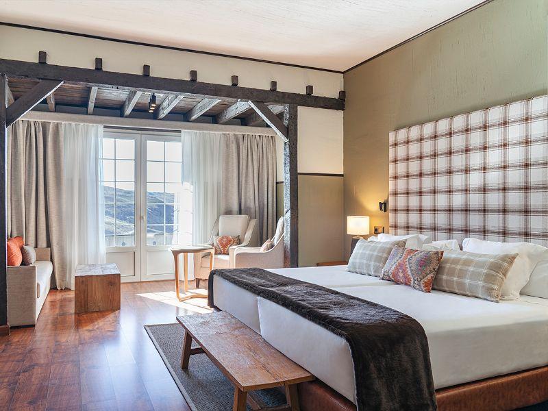 Habitación Superior Vista Montaña Vincci Selección Rumaykiyya 5* Granada Habitación Superior Vista Montaña Vincci Selección Rumaykiyya 5* Granada