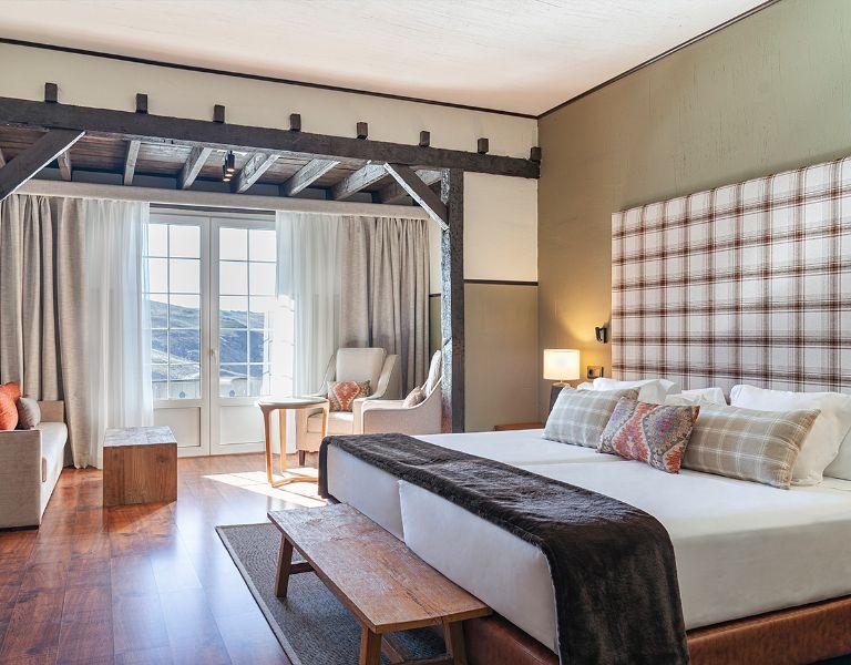 Habitación Superior Vista Montaña Vincci Selección Rumaykiyya 5* Granada Habitación Superior Vista Montaña Vincci Selección Rumaykiyya 5* Granada